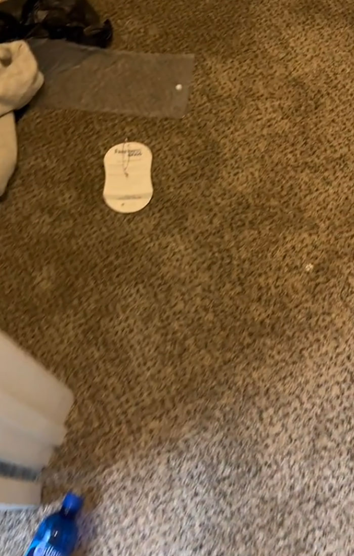 Airbnb Host Is Disgusted With Guest Who Didn’t Clean After Themself In The Apartment, Gets Destroyed Online Airbnb Host Is Disgusted With Guest Who Didn’t Clean After Themself In The Apartment, Gets Destroyed Online