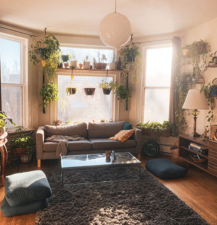 “Home Is For 7 Hours Of Sleep And That’s It”: Professor Says Young People Should Not Spend Their Time At Home, Gets A Reality Check Online “Home Is For 7 Hours Of Sleep And That’s It”: Professor Says Young People Should Not Spend Their Time At Home, Gets A Reality Check Online