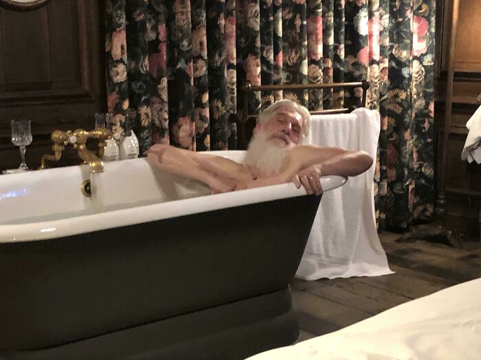 30 Times People Snapped A Pic And Realized It Was &ldquo;Accidental Renaissance&rdquo; (New Pics)