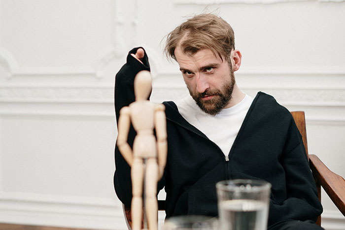 “What Words/Phrases Do You Hear Someone Say And Immediately Know You’re Probably Not Going To Like The Person?” (50 Answers)