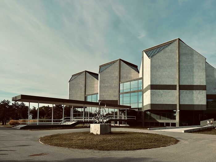 From Amazing To Downright Scary, These 30 Design And Architecture Decisions Are Far From Boring