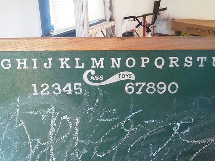 40 Graphic Designers Who Should Have Thought Twice Before Putting These Logos Out For The World To See