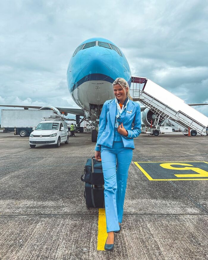 Users Are Thanking Woman For Sharing Her Safety Tips That She Follows Once She Goes To A Hotel