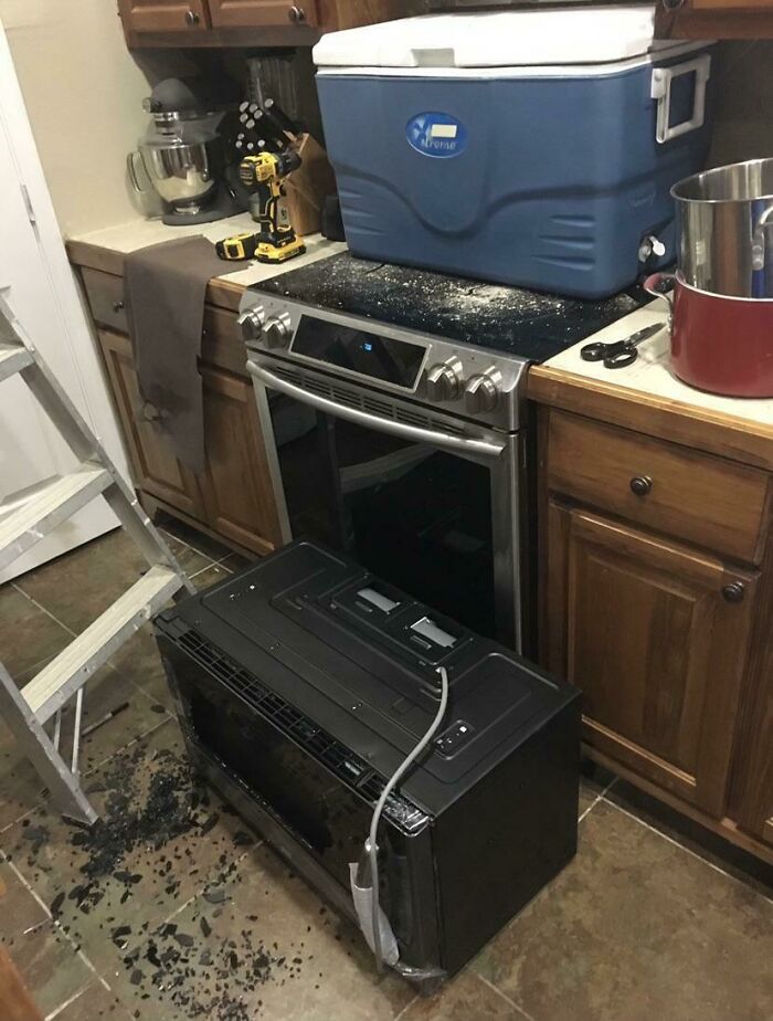“Never Microwave Eggs”: 50 Times People Learned The Hard Way How NOT To Use A Microwave