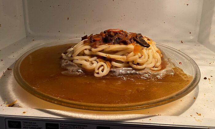 “Never Microwave Eggs”: 50 Times People Learned The Hard Way How NOT To Use A Microwave
