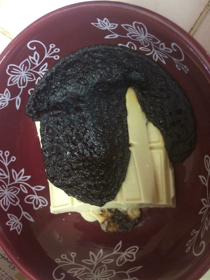 “Never Microwave Eggs”: 50 Times People Learned The Hard Way How NOT To Use A Microwave