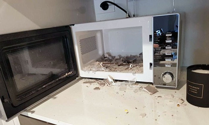 “Never Microwave Eggs”: 50 Times People Learned The Hard Way How NOT To Use A Microwave