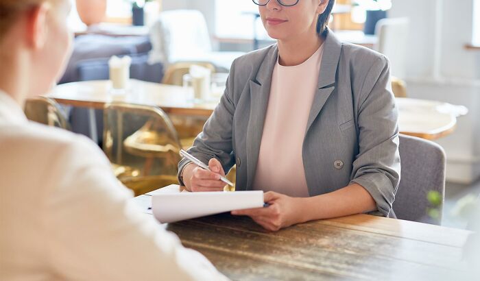 Job Interviewers Reveal Resume Moments That Either Got The Person Immediately Hired Or Immediately Rejected (30 Answers)