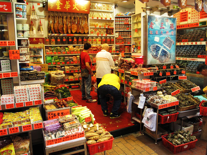 Father Tosses Out All Of 26 Y.O. Daughter’s Food That He Decides To Be “Unsuitable” Bringing Her To Tears, So She Asks Him To Leave Father Tosses Out All Of 26 Y.O. Daughter’s Food That He Decides To Be “Unsuitable” Bringing Her To Tears, So She Asks Him To Leave