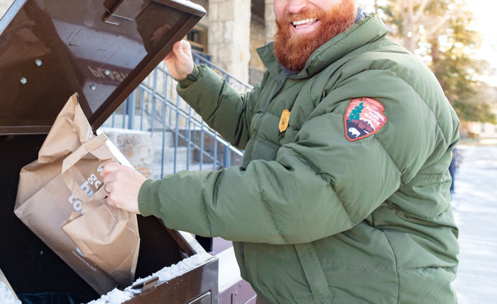 Father Tosses Out All Of 26 Y.O. Daughter’s Food That He Decides To Be “Unsuitable” Bringing Her To Tears, So She Asks Him To Leave Father Tosses Out All Of 26 Y.O. Daughter’s Food That He Decides To Be “Unsuitable” Bringing Her To Tears, So She Asks Him To Leave