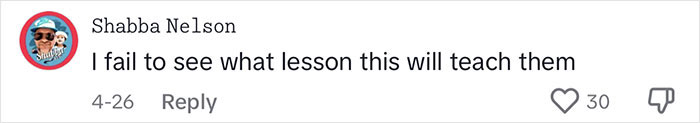 “Rich People, Don’t Spoil Your Kids”: Heated Discussion Starts After Dad Leaves His Kids In Coach While Flying First Class “Rich People, Don’t Spoil Your Kids”: Heated Discussion Starts After Dad Leaves His Kids In Coach While Flying First Class