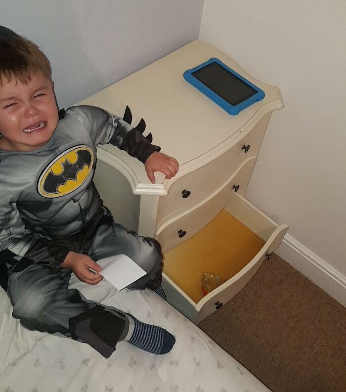 “Why My Kid Is Crying”: 49 Hilariously Stupid Parenting Stories Shared On This Facebook Page