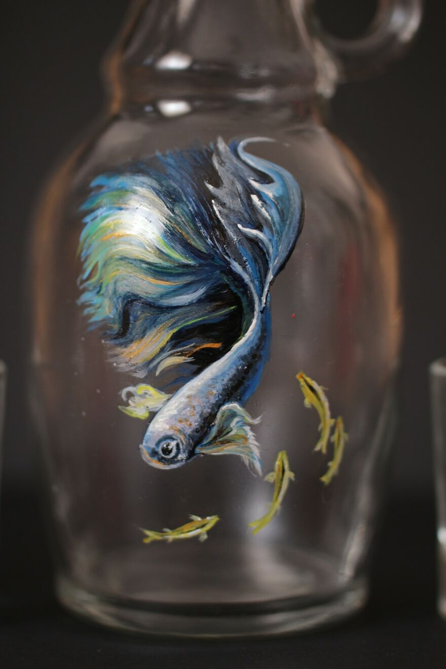 I Paint Realistic Fish On Glasses, And Went Even Further With The Concept (20 Pics) I Paint Realistic Fish On Glasses, And Went Even Further With The Concept (20 Pics)