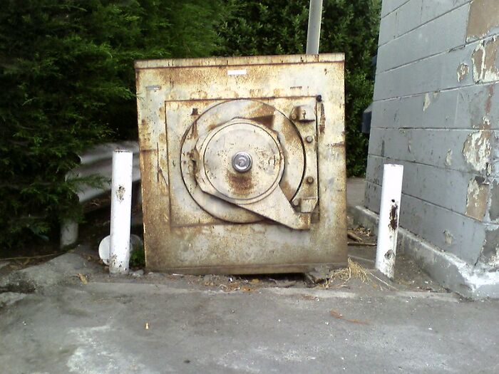 29 Skeletons In The Closet That These Folks Still Hide From Their Families, As Shared Online 29 Skeletons In The Closet That These Folks Still Hide From Their Families, As Shared Online