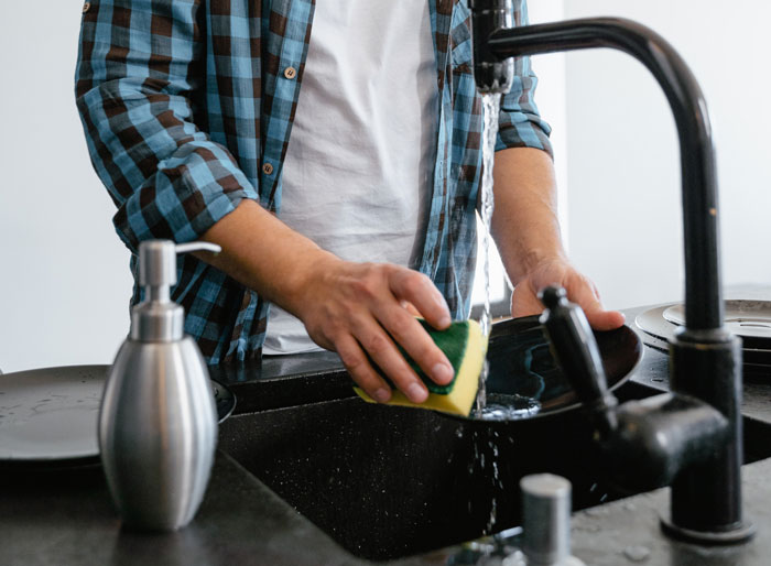 19 Y.O. Maliciously Complies With Manager’s Request To Wash A Dish Covered In Peanuts That He Is Allergic To 19 Y.O. Maliciously Complies With Manager’s Request To Wash A Dish Covered In Peanuts That He Is Allergic To