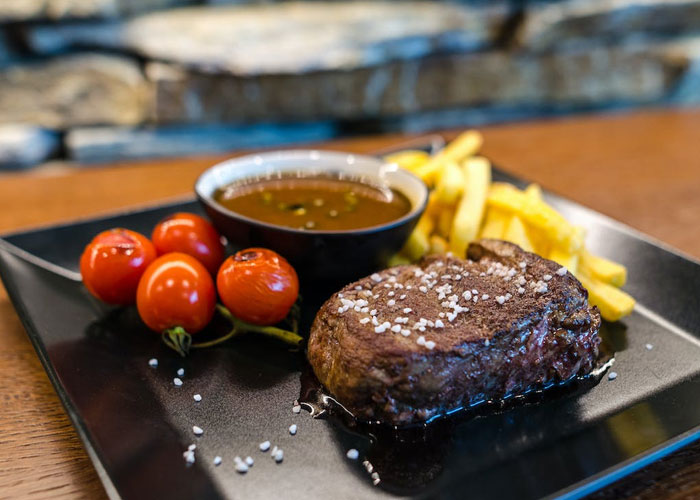 “They Somehow Thought Free Spaghetti Was A Reasonable Request”: 45 Of The Most Peculiar Requests Waiters Have Ever Heard “They Somehow Thought Free Spaghetti Was A Reasonable Request”: 45 Of The Most Peculiar Requests Waiters Have Ever Heard