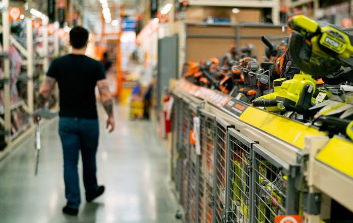 &ldquo;You Must Not Know Your Boss Very Well&rdquo;: Boss&rsquo;s Child Shuts Down Entitled Customer Who Tried To Get Product For Free By Claiming To Know The Boss