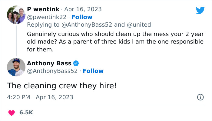 Dad Is Outraged After Flight Attendant Asked His Pregnant Wife To Clean Up After Their Kids, Sparks A Debate Online Dad Is Outraged After Flight Attendant Asked His Pregnant Wife To Clean Up After Their Kids, Sparks A Debate Online