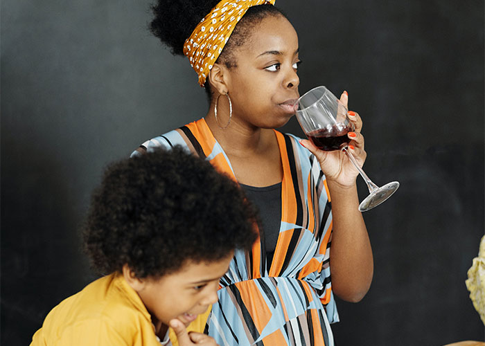 “Wine Mums”: People Online Describe What They Consider To Be A Terrible Parent (30 Examples) “Wine Mums”: People Online Describe What They Consider To Be A Terrible Parent (30 Examples)