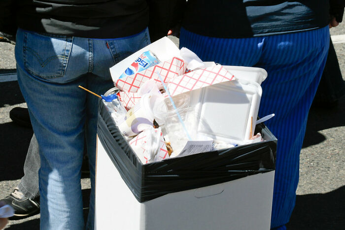 Waste Collectors Share 27 Trashy Things That People Do To Unintentionally Upset Them Waste Collectors Share 27 Trashy Things That People Do To Unintentionally Upset Them