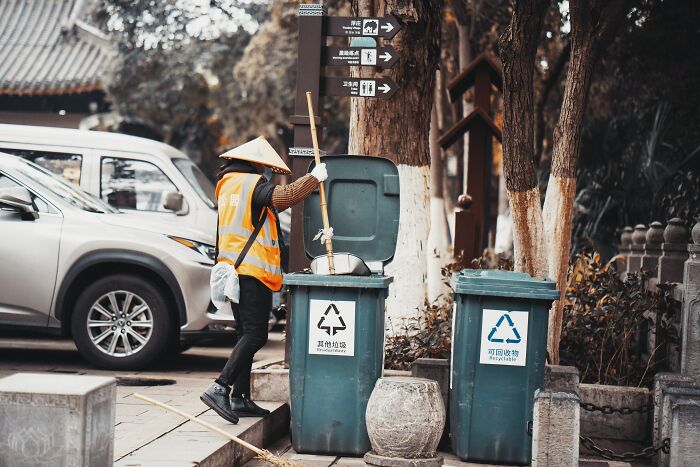 Waste Collectors Share 27 Trashy Things That People Do To Unintentionally Upset Them Waste Collectors Share 27 Trashy Things That People Do To Unintentionally Upset Them