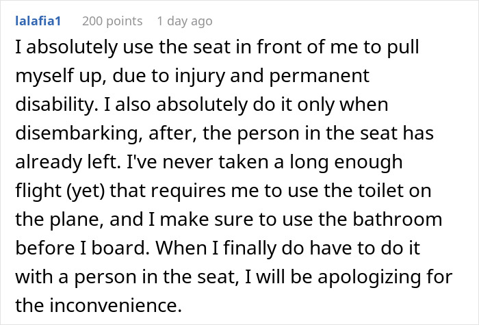 Netizens Applaud This Plane Passenger For Coming Up With The Perfect Revenge On People Who Keep Pulling On Their Seat When Standing Up Netizens Applaud This Plane Passenger For Coming Up With The Perfect Revenge On People Who Keep Pulling On Their Seat When Standing Up
