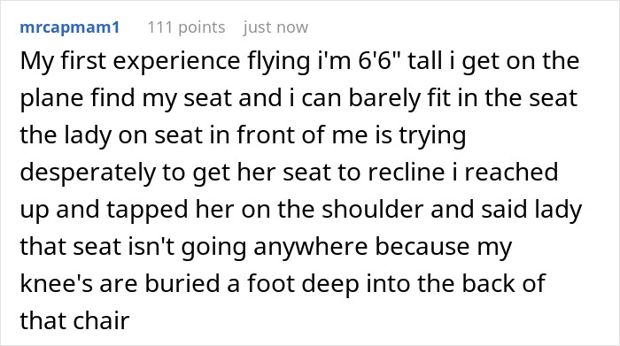 Netizens Applaud This Plane Passenger For Coming Up With The Perfect Revenge On People Who Keep Pulling On Their Seat When Standing Up Netizens Applaud This Plane Passenger For Coming Up With The Perfect Revenge On People Who Keep Pulling On Their Seat When Standing Up