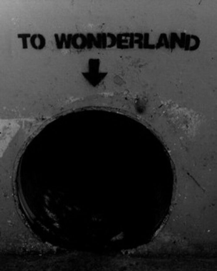 “Ominous Signs”: 50 Creepy Messages Spotted In The Wild “Ominous Signs”: 50 Creepy Messages Spotted In The Wild