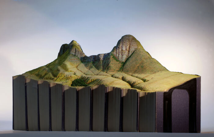 30 Stunning Landscapes That This Artist Created By Carving And Painting Old Books 30 Stunning Landscapes That This Artist Created By Carving And Painting Old Books