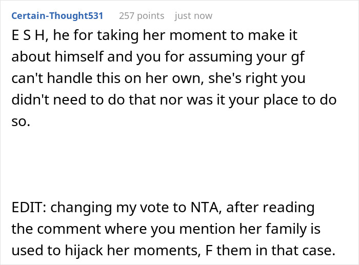 Man Attempts Proposing To Girlfriend During Sister’s Unrelated Party, Gets Told To Sit Down And Shut Up Man Attempts Proposing To Girlfriend During Sister’s Unrelated Party, Gets Told To Sit Down And Shut Up