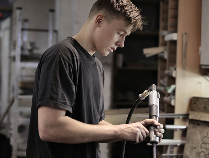 Management Criticizes Worker For Taking “Longer Breaks” Although He Works Through His Usual Ones, Is Surprised When Equipment Starts Breaking Management Criticizes Worker For Taking “Longer Breaks” Although He Works Through His Usual Ones, Is Surprised When Equipment Starts Breaking