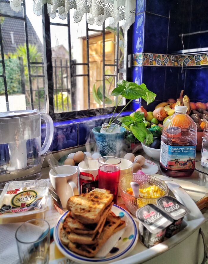 &ldquo;What&rsquo;s Something In [A Person&rsquo;s] Kitchen That Immediately Tells You They&rsquo;re A Good Cook?&rdquo;