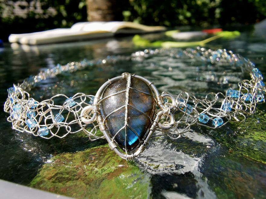 I Crocheted With Wire Instead Of Yarn To Make This Elven Leaf Necklace (5 Pics)