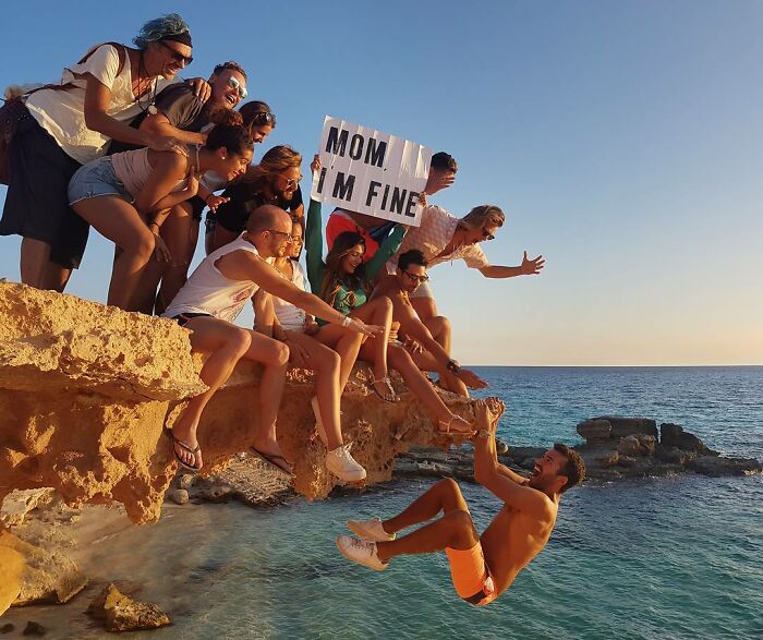 30 Wholesome Pics Of Man Reassuring His Mom Of His Wellbeing Whilst He Explores The World (New Pics) 30 Wholesome Pics Of Man Reassuring His Mom Of His Wellbeing Whilst He Explores The World (New Pics)