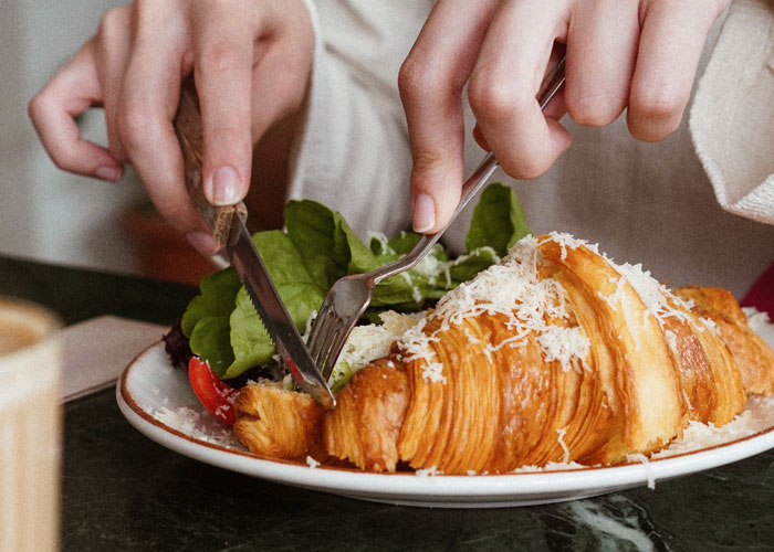 Woman Goes Viral With 50 ‘Socially Acceptable’ Things In The UK That Would Confuse Americans Woman Goes Viral With 50 ‘Socially Acceptable’ Things In The UK That Would Confuse Americans