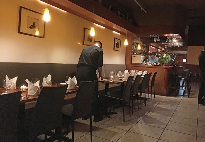 Woman Doesn’t Get What’s Wrong With Going To A Restaurant Before Closing, Gets A Reality Check Woman Doesn’t Get What’s Wrong With Going To A Restaurant Before Closing, Gets A Reality Check