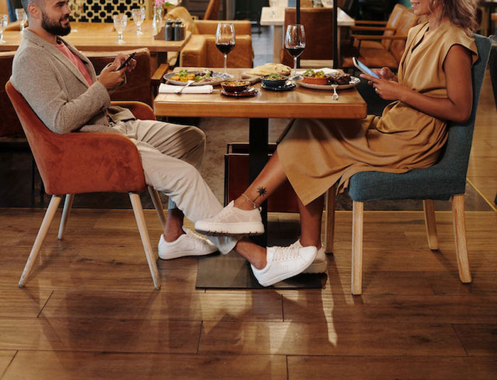 Wife Gets Reality Check After She Sees Husband Compensating Servers For Her Rudeness Wife Gets Reality Check After She Sees Husband Compensating Servers For Her Rudeness