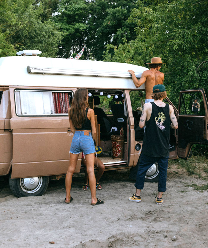 “Bug, Missed Him”: Woman Gets Hit By Niece On Purpose, Spills Coffee On Her, Enraging The Parents “Bug, Missed Him”: Woman Gets Hit By Niece On Purpose, Spills Coffee On Her, Enraging The Parents