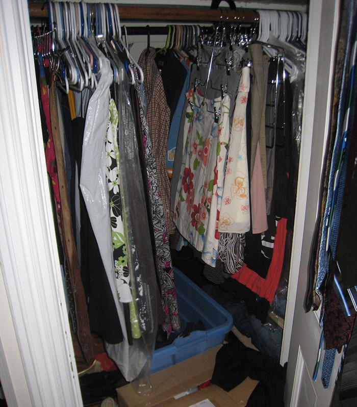 Woman Finds All Her Clothes Ruined, Regrets Not Listening To “Germaphobe” Roommate Woman Finds All Her Clothes Ruined, Regrets Not Listening To “Germaphobe” Roommate