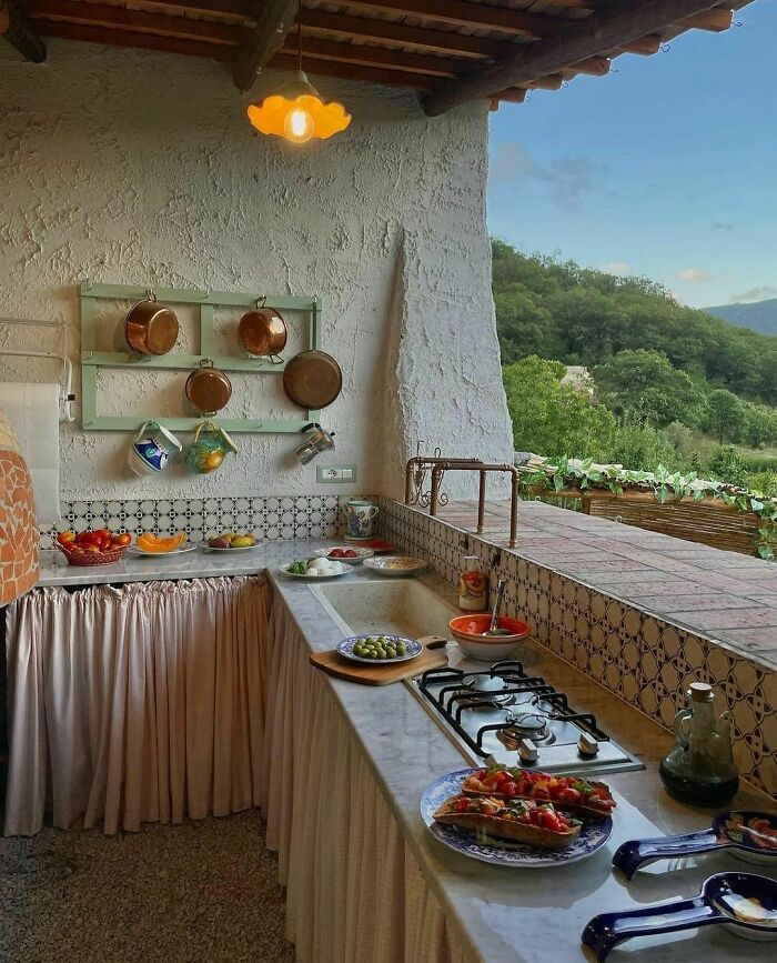 ‘Somewhere I Would Like To Live’: 30 Very Aesthetic Places And Homes Posted By This Page (New Pics)