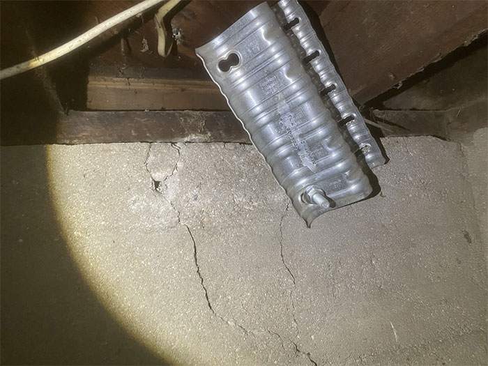 30 Unreal Things Inside People’s Homes These Building Inspectors Found And Shared Online (New Pics) 30 Unreal Things Inside People’s Homes These Building Inspectors Found And Shared Online (New Pics)