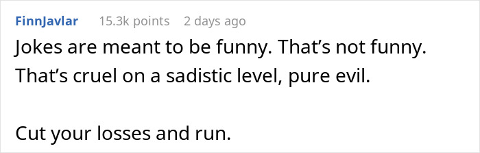 Guy &#8216;Pranks&#8217; His GF Of 5 Years With A Fake Proposal, Cries When She Dumps Him