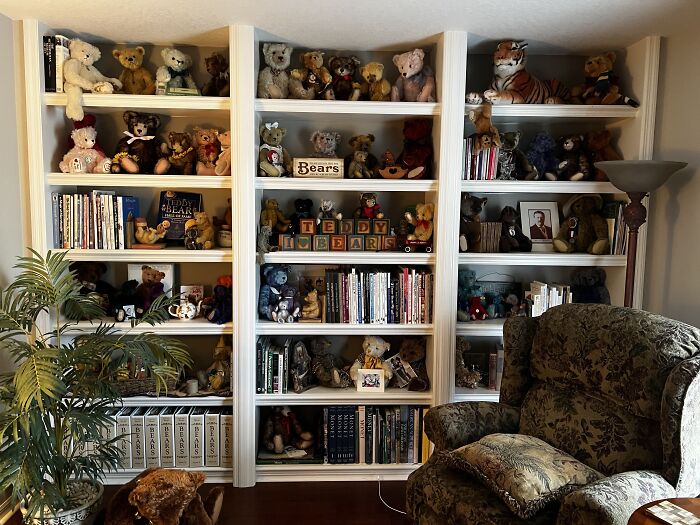 Hey Pandas, Post A Picture Of Your Bookshelf (Closed) Hey Pandas, Post A Picture Of Your Bookshelf (Closed)