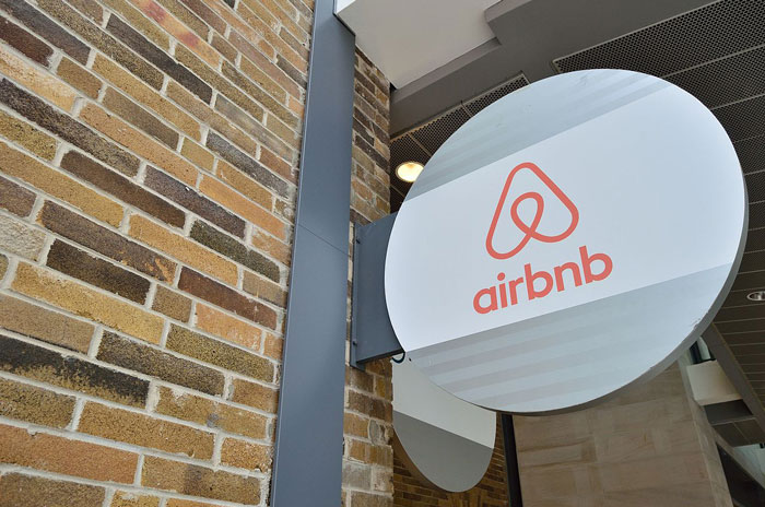 Young Women Evicted After Paying 3 Months’ Rent Upfront At Airbnb, Ask For Help Online Young Women Evicted After Paying 3 Months’ Rent Upfront At Airbnb, Ask For Help Online
