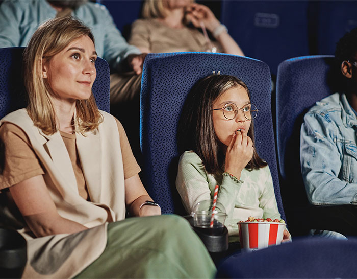 Mom Feels Entitled To Guy’s Seats So She Can Watch ‘Barbie’ With Her Daughter, He Refuses To Move Mom Feels Entitled To Guy’s Seats So She Can Watch ‘Barbie’ With Her Daughter, He Refuses To Move