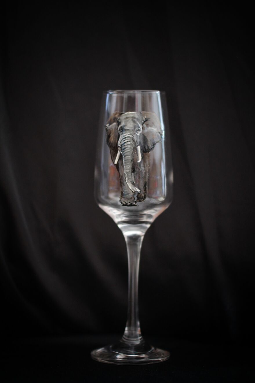 I Use Various Glassware For Painting Hyperrealistic Animals And Here Are 20 Photos Of Them (New Pics) I Use Various Glassware For Painting Hyperrealistic Animals And Here Are 20 Photos Of Them (New Pics)