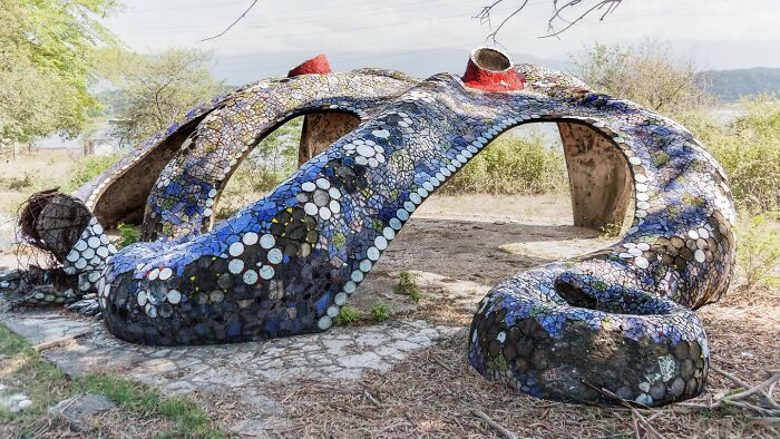 30 Most Bizarre-Looking Bus Stops Captured By Christopher Herwig (New Pics) 30 Most Bizarre-Looking Bus Stops Captured By Christopher Herwig (New Pics)