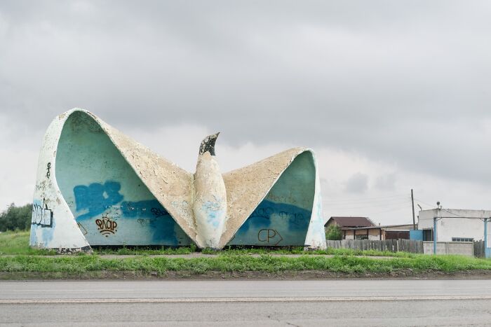 30 Most Bizarre-Looking Bus Stops Captured By Christopher Herwig (New Pics) 30 Most Bizarre-Looking Bus Stops Captured By Christopher Herwig (New Pics)
