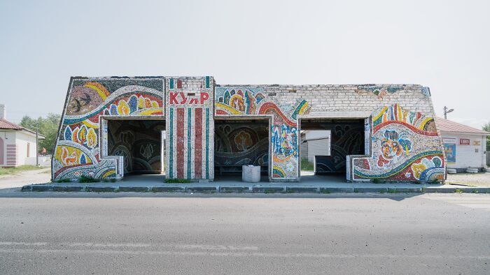 30 Most Bizarre-Looking Bus Stops Captured By Christopher Herwig (New Pics) 30 Most Bizarre-Looking Bus Stops Captured By Christopher Herwig (New Pics)