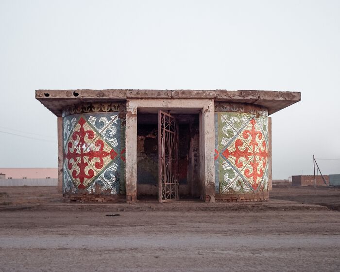 30 Most Bizarre-Looking Bus Stops Captured By Christopher Herwig (New Pics) 30 Most Bizarre-Looking Bus Stops Captured By Christopher Herwig (New Pics)